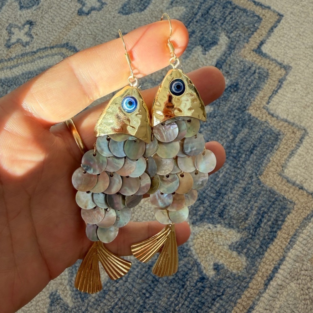 Perla Fish Goddess Gold Earrings - Picture 7 of 7